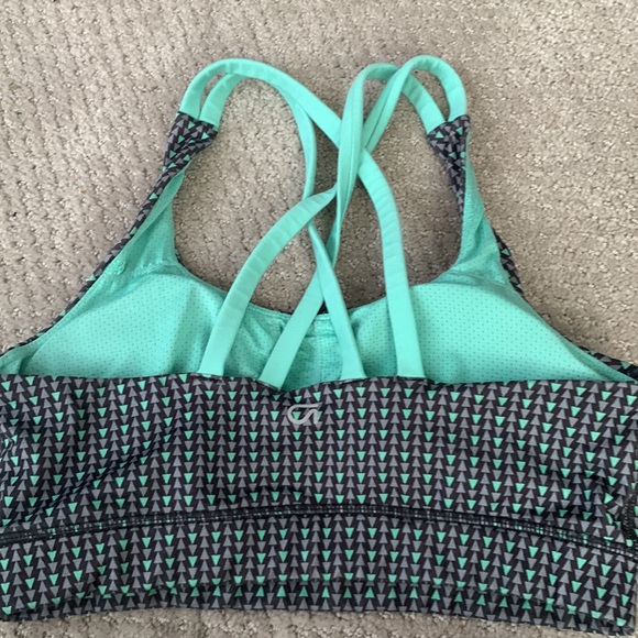 Strappy GapFit sports bra - Picture 2 of 3